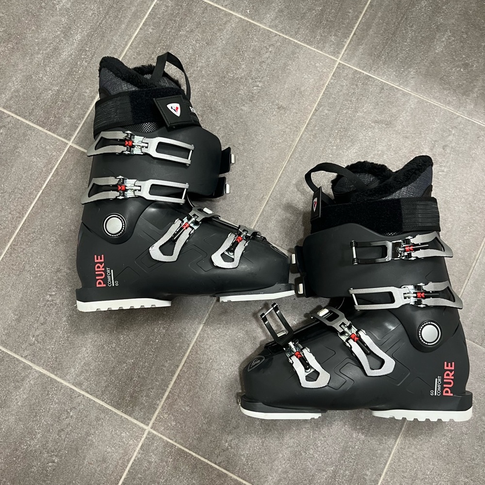 Rossignol Pure Comfort 60 Ski Boots 2024. Black and grey Size 24.5